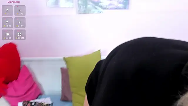 Amber Foks online show from September 17, 2025, 8:38 am