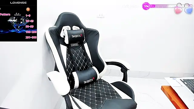 Naughty--asian online show from September 28, 2025, 2:06 am