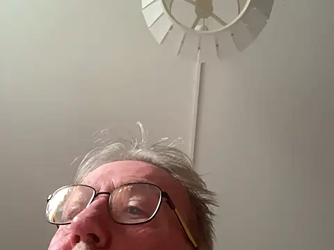Snapshot of Nudelschwanz chatting on January 24, 2025, 2:08 pm Nudelschwanz online show from January 24, 2025, 2:08 pm