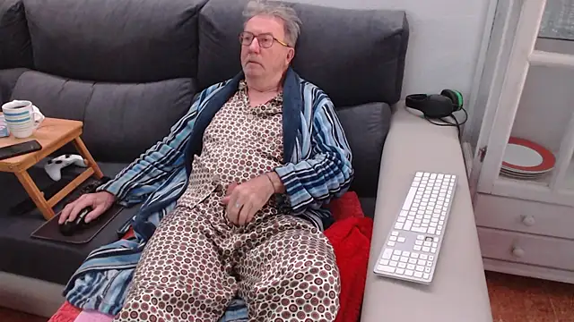Snapshot of Nudelschwanz chatting on February 6, 2025, 7:24 am Nudelschwanz online show from February 6, 2025, 7:24 am
