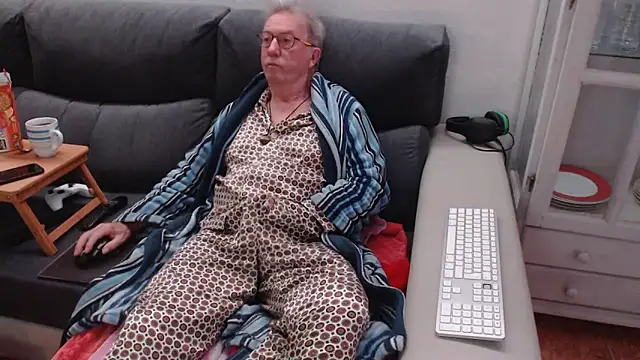Snapshot of Nudelschwanz chatting on February 8, 2025, 6:22 am Nudelschwanz online show from February 8, 2025, 6:22 am