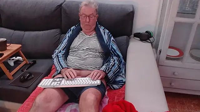 Snapshot of Nudelschwanz chatting on February 9, 2025, 6:01 am Nudelschwanz online show from February 9, 2025, 6:01 am