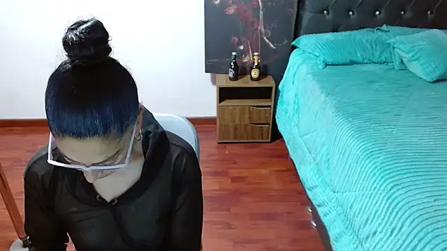 Anitta muscle online show from November 10, 2025, 8:52 pm