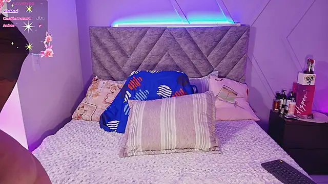 emmajohnss online show from November 11, 2025, 3:50 am