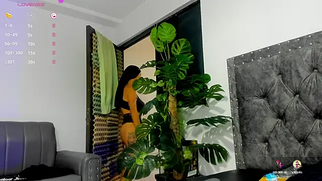 Snapshot of Dounia_nagi chatting on February 20, 2025, 2:13 pm Dounia nagi online show from February 20, 2025, 2:13 pm