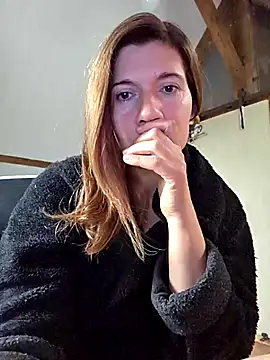 Snapshot of Lina_lou4 chatting on October 27, 2025, 8:51 am Lina lou4 online show from October 27, 2025, 8:51 am