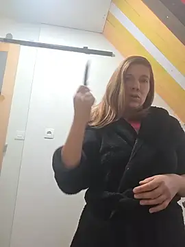 Snapshot of Lina_lou4 chatting on December 4, 2025, 8:34 am Lina lou4 online show from December 4, 2025, 8:34 am