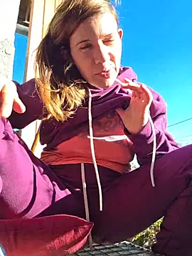 Snapshot of Lina_lou4 chatting on December 14, 2025, 12:43 pm Lina lou4 online show from December 14, 2025, 12:43 pm