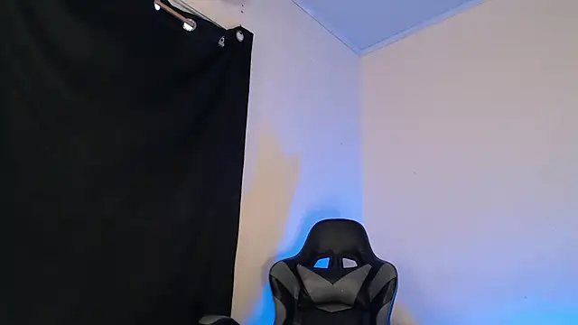 Snapshot of luciana_keating chatting on March 15, 2025, 8:54 pm luciana keating online show from March 15, 2025, 8:54 pm