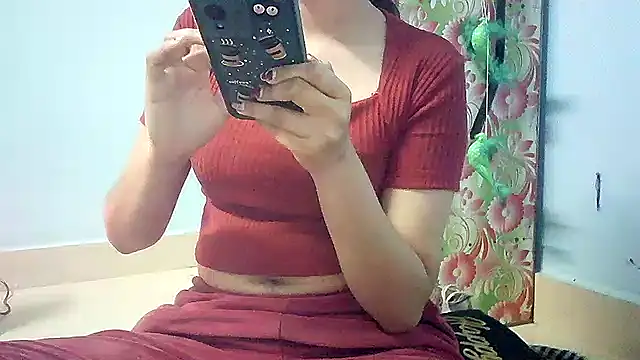 Snapshot of lovelydesi21 chatting on February 12, 2025, 12:01 pm lovelydesi21 online show from February 12, 2025, 12:01 pm