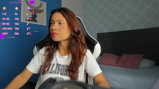 Snapshot of cora_22 chatting on September 12, 2025, 12:38 pm cora 22 online show from September 12, 2025, 12:38 pm
