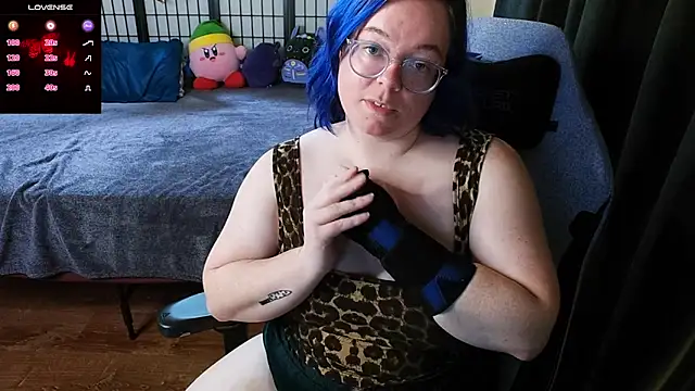 Snapshot of KiraSpitQueen chatting on December 20, 2024, 3:36 am KiraSpitQueen online show from December 20, 2024, 3:36 am