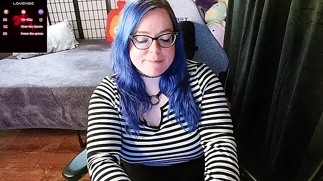 Snapshot of KiraSpitQueen chatting on February 2, 2025, 5:32 am KiraSpitQueen online show from February 2, 2025, 5:32 am