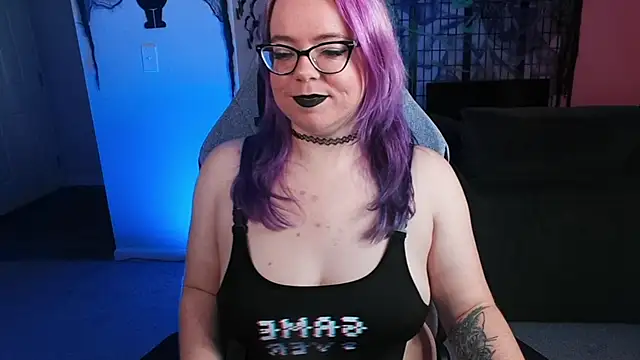 Snapshot of KiraSpitQueen chatting on November 5, 2025, 4:45 am KiraSpitQueen online show from November 5, 2025, 4:45 am