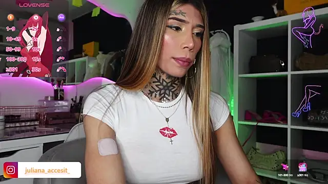 caroline cossei online show from January 15, 2025, 8:37 pm