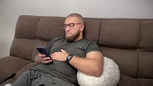 Bear bear  online show from December 30, 2024, 3:24 pm