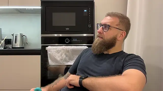 Bear bear  online show from December 4, 2025, 12:03 pm