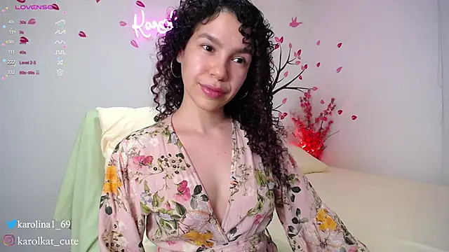 Snapshot of Karolina_1 chatting on February 27, 2025, 12:10 am Karolina 1 online show from February 27, 2025, 12:10 am