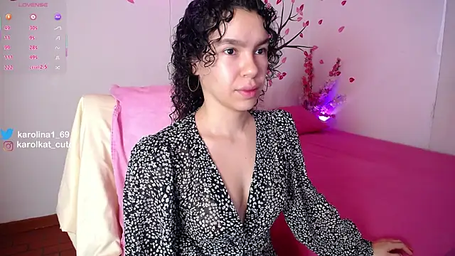 Snapshot of Karolina_1 chatting on October 27, 2025, 1:37 pm Karolina 1 online show from October 27, 2025, 1:37 pm