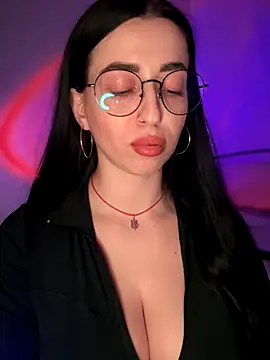 Emylia online show from December 18, 2025, 10:27 pm