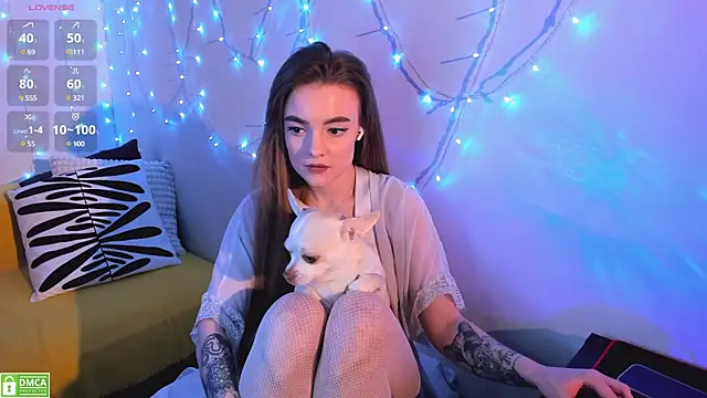 xwiuiwx online show from February 13, 2025, 10:22 pm