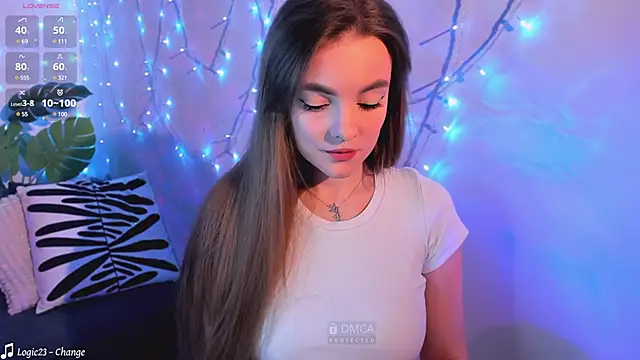 xwiuiwx online show from March 14, 2025, 12:32 am