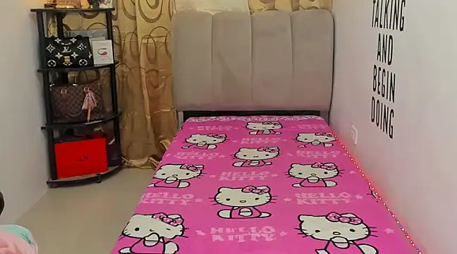 Trixie Mattel21 online show from December 26, 2024, 2:22 am