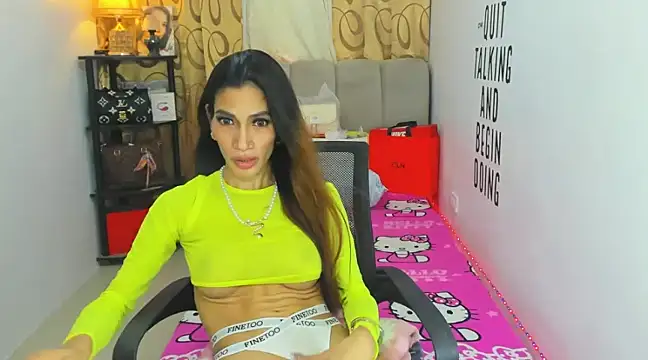 Trixie Mattel21 online show from December 28, 2024, 5:02 am