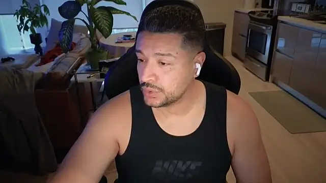 HungandThickLatin online show from September 27, 2025, 2:22 pm