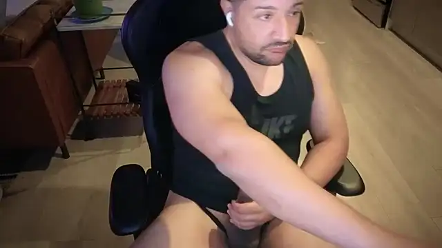 HungandThickLatin online show from October 20, 2025, 1:28 am