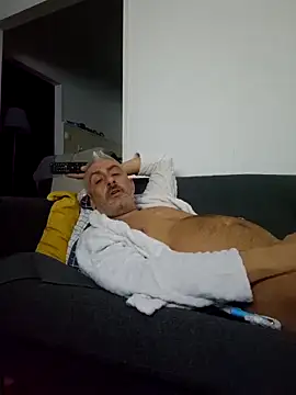 cuci45 online show from October 29, 2025, 9:38 pm