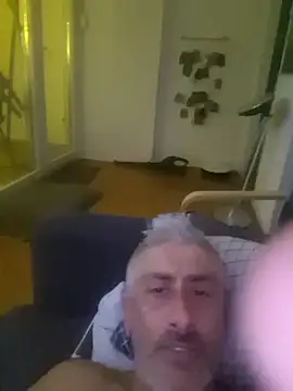 cuci45 online show from November 29, 2025, 4:59 am