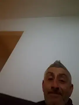 cuci45 online show from December 1, 2025, 5:51 pm