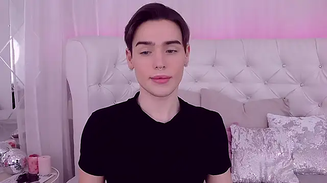 Snapshot of RobbyCharming chatting on January 17, 2025, 7:49 pm RobbyCharming online show from January 17, 2025, 7:49 pm