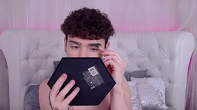 Snapshot of RobbyCharming chatting on November 15, 2025, 3:37 am RobbyCharming online show from November 15, 2025, 3:37 am