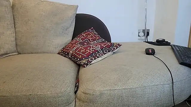 uk-bobbie-uk online show from October 21, 2025, 6:25 am