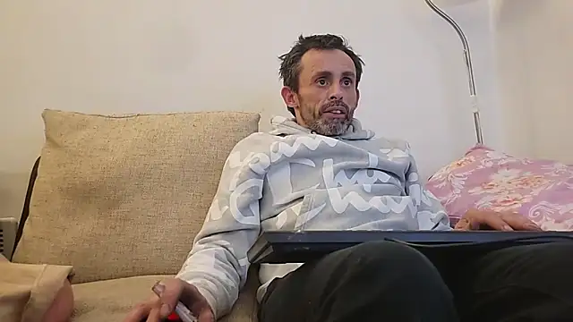 uk-bobbie-uk online show from November 1, 2025, 6:37 am