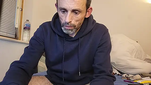 uk-bobbie-uk online show from November 27, 2025, 2:35 am