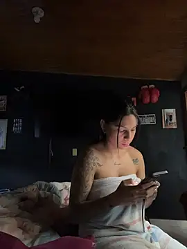 charlotte stevenss  online show from October 15, 2025, 2:39 pm