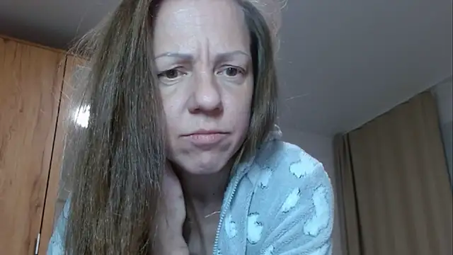 Snapshot of Popppka chatting on February 15, 2025, 10:21 pm Popppka online show from February 15, 2025, 10:21 pm