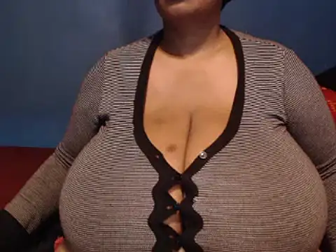 Snapshot of CUTEFIRMMELONSS chatting on January 23, 2025, 8:24 pm CUTEFIRMMELONSS online show from January 23, 2025, 8:24 pm