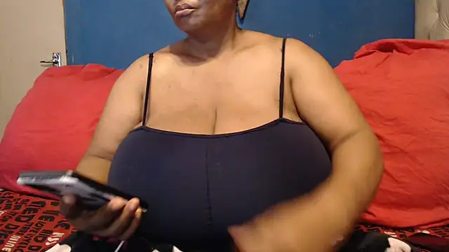 Snapshot of CUTEFIRMMELONSS chatting on October 28, 2025, 10:52 am CUTEFIRMMELONSS online show from October 28, 2025, 10:52 am