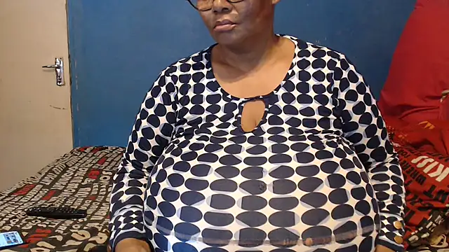 Snapshot of CUTEFIRMMELONSS chatting on November 20, 2025, 2:17 pm CUTEFIRMMELONSS online show from November 20, 2025, 2:17 pm