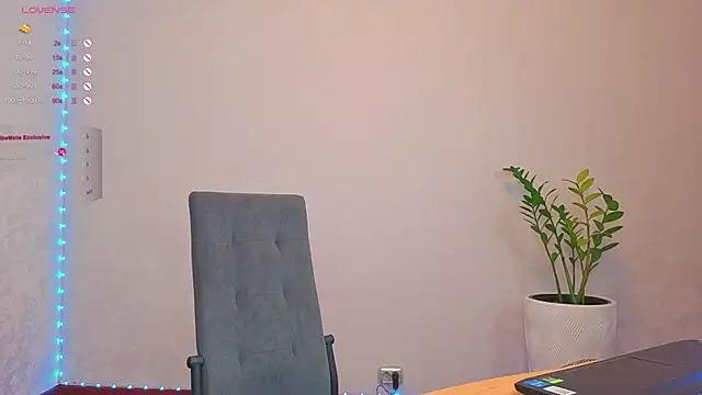 LovlyBambi online show from September 19, 2025, 11:22 am