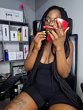 Snapshot of Shaniko89 chatting on March 14, 2025, 12:10 am Shaniko89 online show from March 14, 2025, 12:10 am