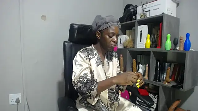 Snapshot of Shaniko89 chatting on November 11, 2025, 4:56 am Shaniko89 online show from November 11, 2025, 4:56 am