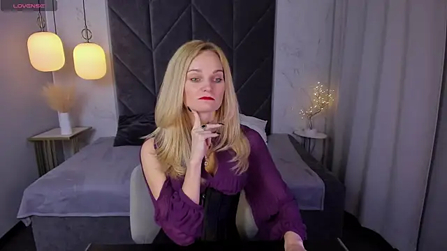 Snapshot of SaraSubtlety chatting on September 13, 2025, 1:22 pm SaraSubtlety online show from September 13, 2025, 1:22 pm