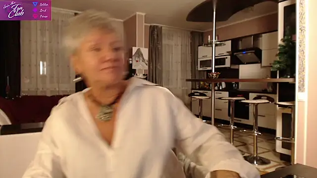 Snapshot of roxana_brooks chatting on December 17, 2024, 2:33 pm roxana brooks online show from December 17, 2024, 2:33 pm