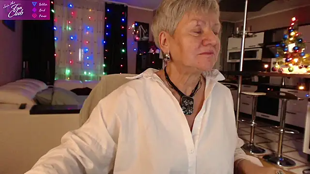 Snapshot of roxana_brooks chatting on January 1, 2025, 3:03 pm roxana brooks online show from January 1, 2025, 3:03 pm