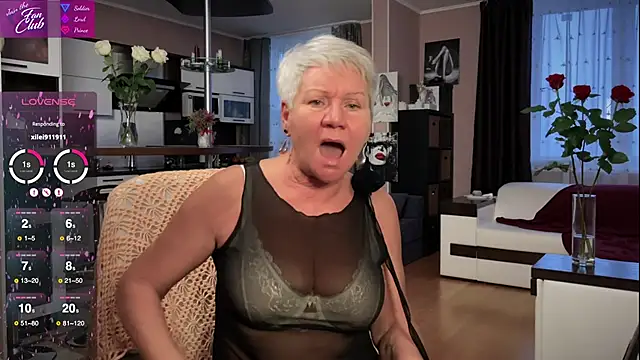 Snapshot of roxana_brooks chatting on February 2, 2025, 2:02 pm roxana brooks online show from February 2, 2025, 2:02 pm